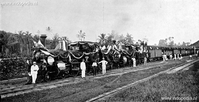 Staatsspoor-feesttrein op 22 Februari 1927 bij gelegenheid van de aansluiting van de Lampong- en Palembanglijn in Zuid-Sumatra