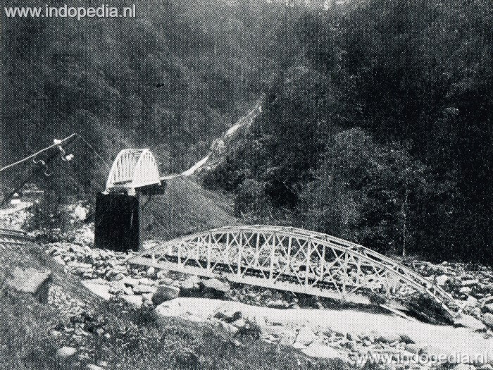 Weggeslagen brug van Batoe Bedoekan